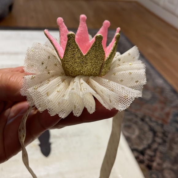 Two gorgeous headbands fit for a little princess 👑 One with a gold crown. - Picture 9 of 9